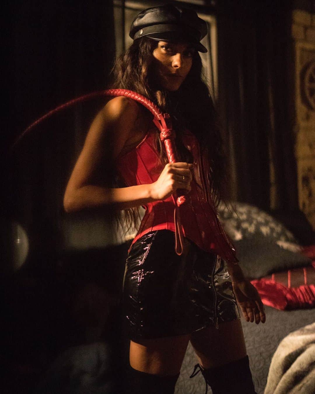 インバー・ラヴィのインスタグラム：「No drugs for breakfast ———————————————————————— @lucifernetflix bts by my saint & sinner @ericakiara」