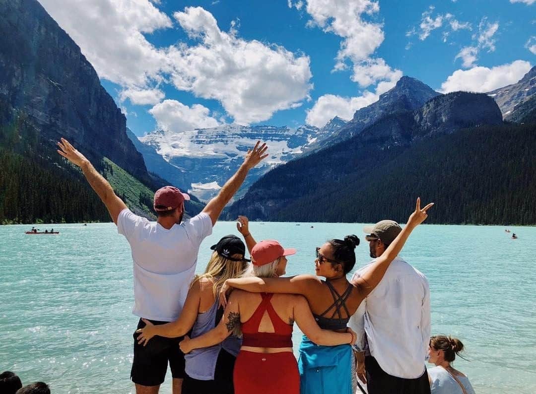 デルタ航空さんのインスタグラム写真 - (デルタ航空Instagram)「When co-workers become travel buddies, you make plans to see the places on your bucket list. “We finally made it to Banff after months and months of talking about it. It was worth the wait.” ⠀⠀⠀⠀⠀⠀⠀⠀⠀ Fly into #YYC nonstop from #MSP, #SEA and #SLC to visit one of Canada's oldest national parks. ⠀⠀⠀⠀⠀⠀⠀⠀⠀ Photo: Kala F. - Flight Attendant, SLC」5月23日 1時53分 - delta