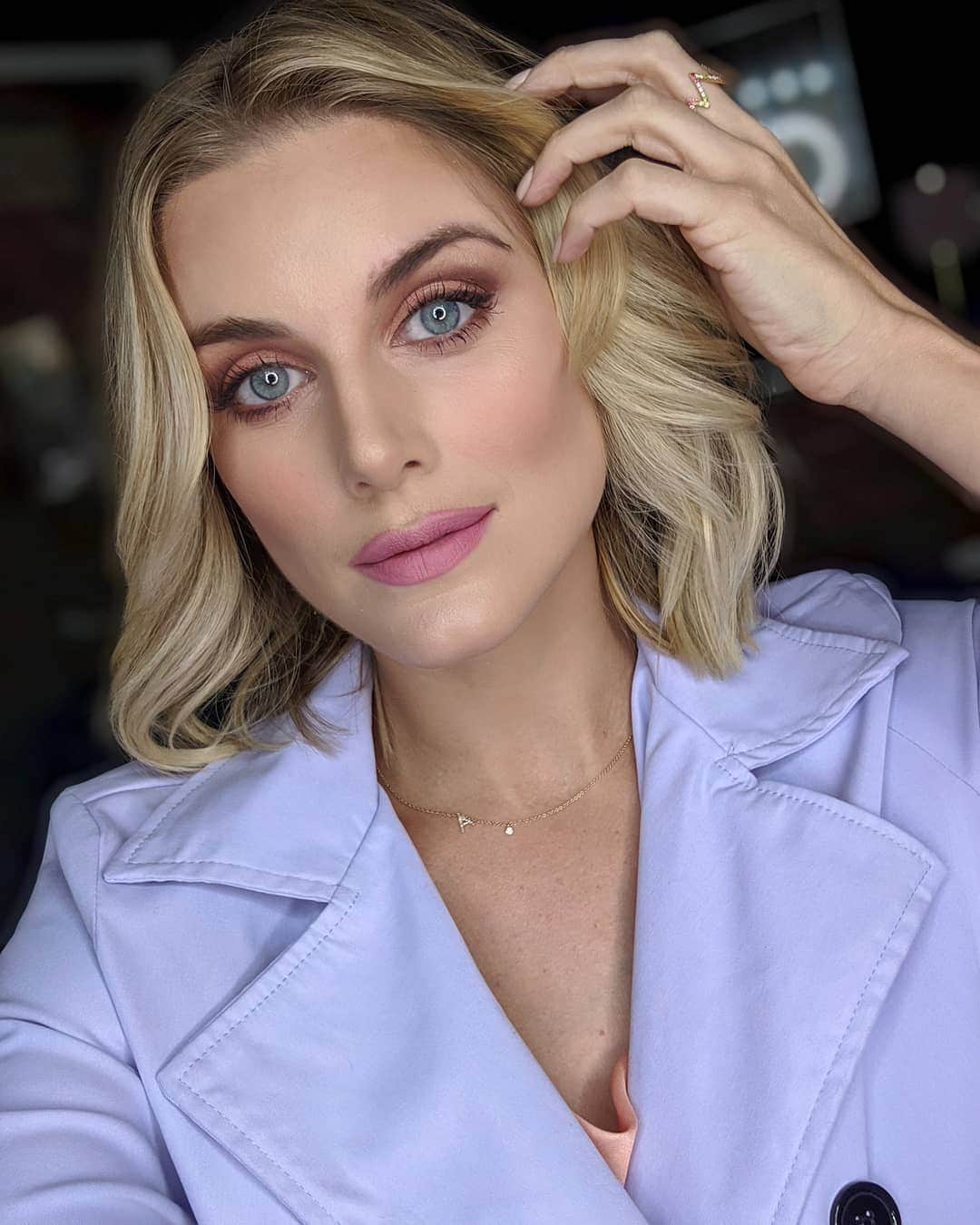 Ashley Jamesさんのインスタグラム写真 - (Ashley JamesInstagram)「Tonight's LEWK for DJ duties. 💄🎧 Tried pretty pastels on my face tonight. It's my first time using the @maccosmeticsuk Edge to Edge liner with their Please Me lipstick. First time wearing pink on my eyes since I was about 14 too. I used loads of colours from different pallettes. What do you think? 🌺  My hair was done by the lovely @katiemahon via @secretspauk. 💁🏼‍♀️ #makeup」5月23日 1時55分 - ashleylouisejames