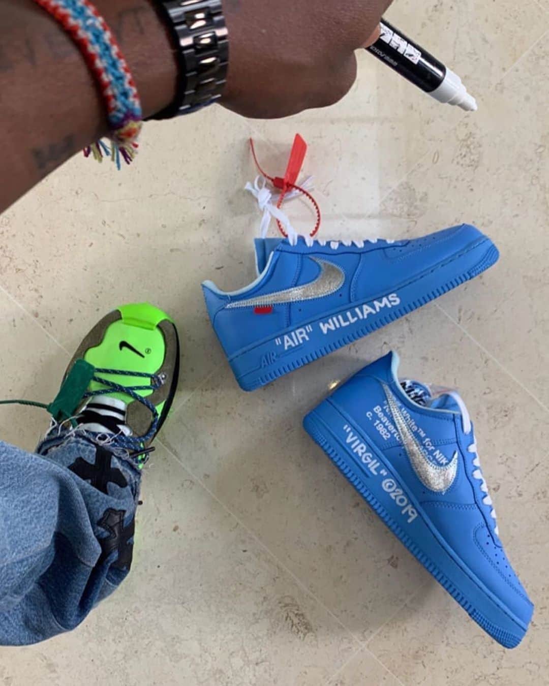 Freshnessさんのインスタグラム写真 - (FreshnessInstagram)「Bright and blue pair of @off____white x Nike Air Force 1s gifted to @Serena williams」5月23日 2時10分 - freshnessmag