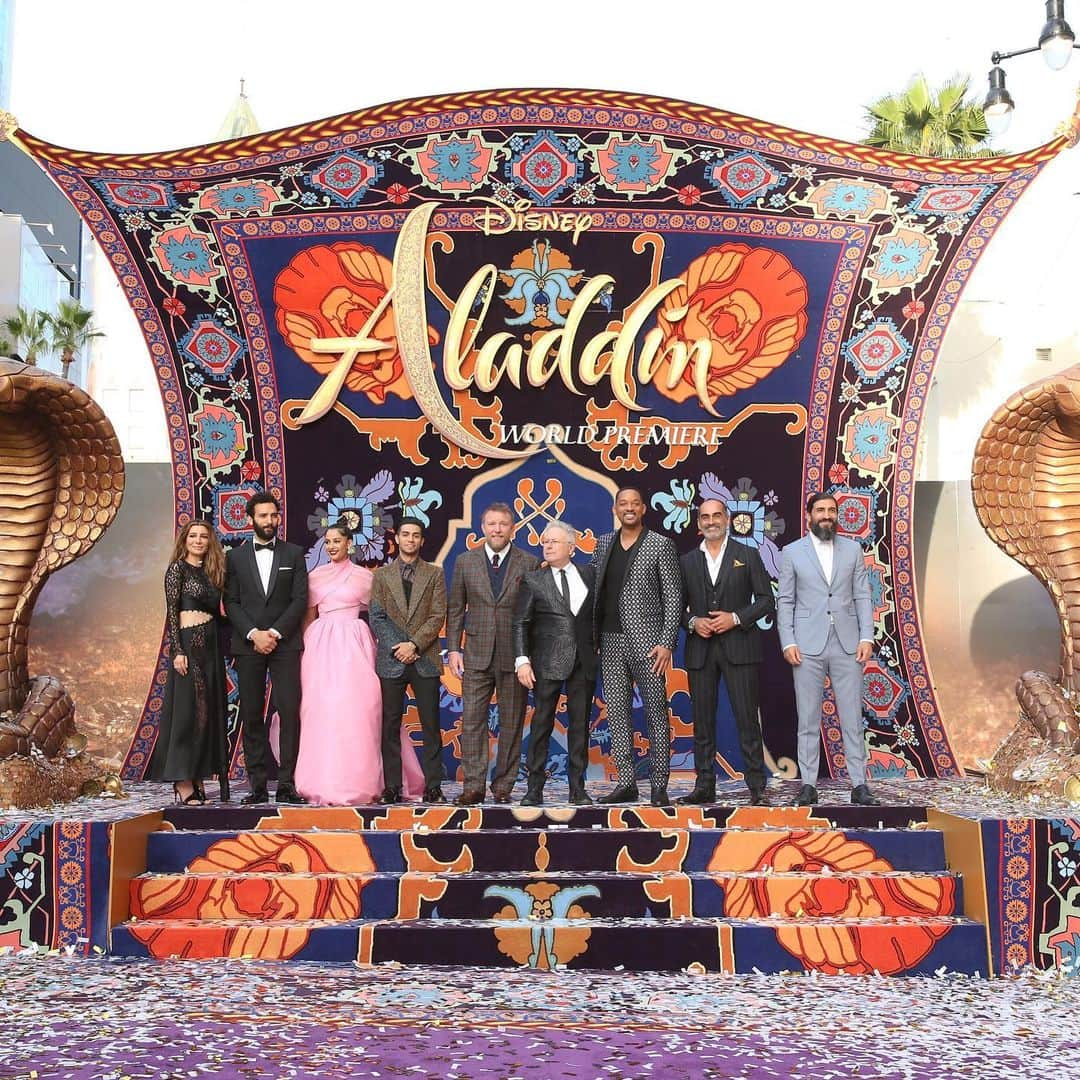 Disneyさんのインスタグラム写真 - (DisneyInstagram)「Talk about a magic carpet! ✨ #Aladdin flies to theaters Friday.」5月23日 2時03分 - disney