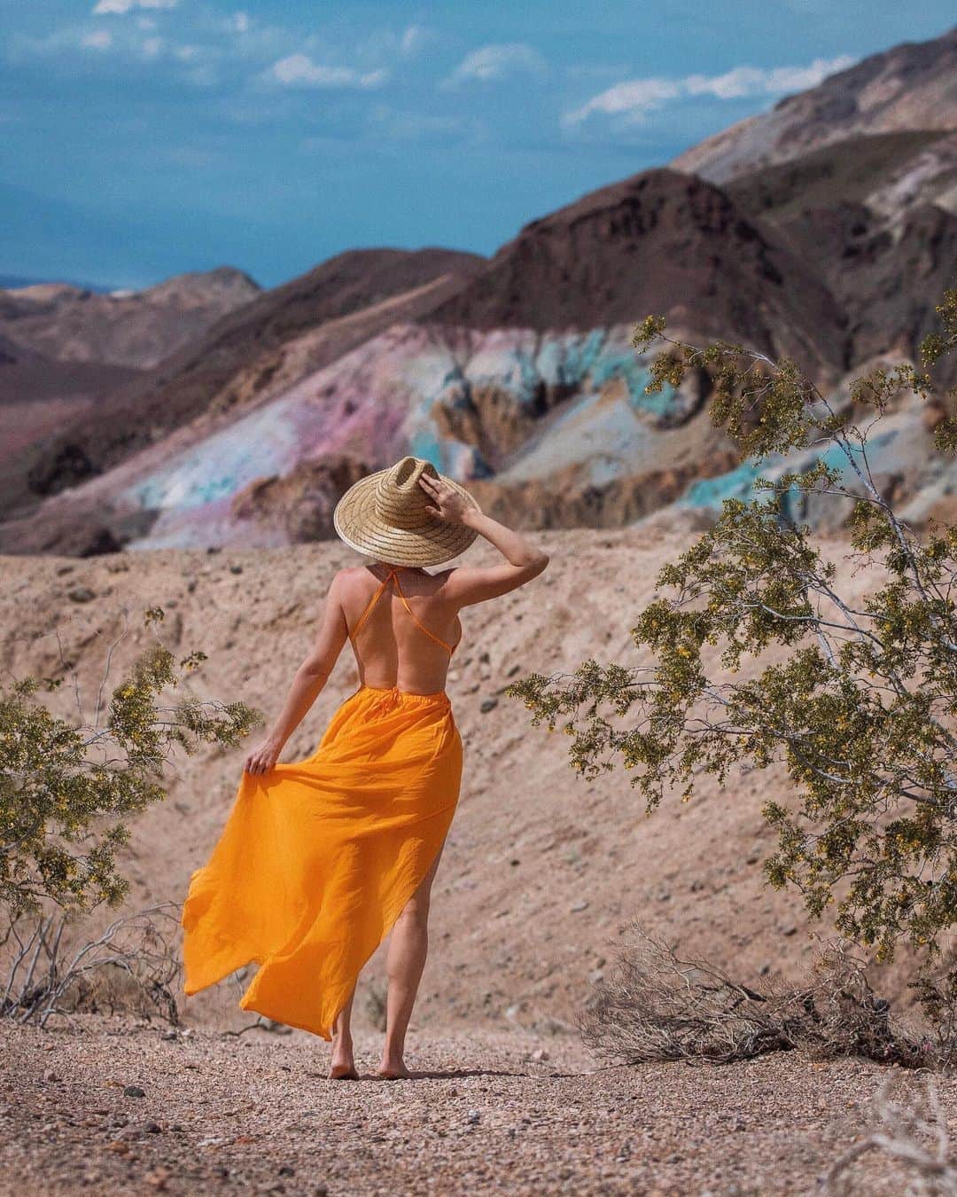 サラ・ジーン・アンダーウッドさんのインスタグラム写真 - (サラ・ジーン・アンダーウッドInstagram)「I found a colorful mountain 🍭🍬🌈 📸 by @jacobwitzling」5月23日 2時05分 - saraunderwood