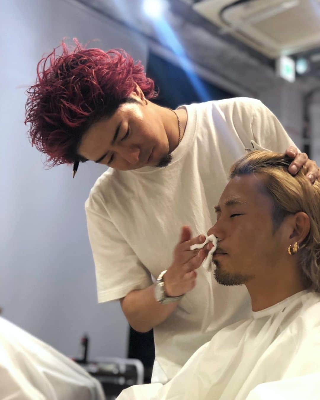 高木琢也さんのインスタグラム写真 - (高木琢也Instagram)「メイクの勉強始めました🙋‍♂️💄 #本もメイクも若葉マーク #🔰 @miyamoto_yuri_ 先生 #ありがとうございました🙋‍♂️ #みんなに色々言ってるので  #自分も #学んで行きます」5月23日 2時31分 - takagi_ocean