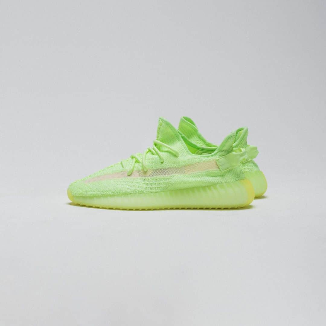 UNDFTDさんのインスタグラム写真 - (UNDFTDInstagram)「UPDATE: Drawing is now closed. . adidas YEEZY 350 V2 “Glow” . Undefeated Glendale will be raffling a chance to purchase the adidas YEEZY 350 V2 “Glow.” . The raffle sign-up will take place today 5/22 at 11AM PST digitally via the link in our bio. . You must live in the greater Los Angeles area to register. . Drawing ends at 11:30AM PST. . Winners will be notified via email with pick up instructions.」5月23日 2時53分 - undefeatedinc
