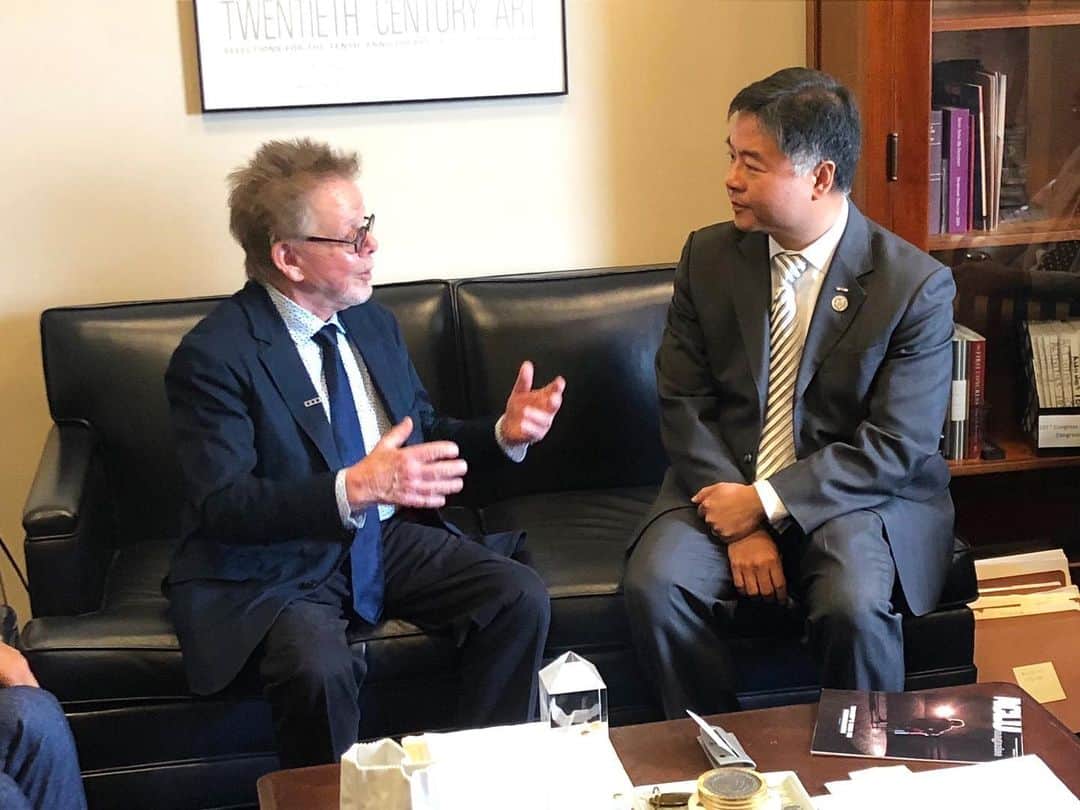 ASCAPさんのインスタグラム写真 - (ASCAPInstagram)「#ASCAP President @paulielama2 discusses the importance of music rights for composers, publishers, and songwriters with @reptedlieu. #StandWithSongwriters」5月23日 2時47分 - ascap