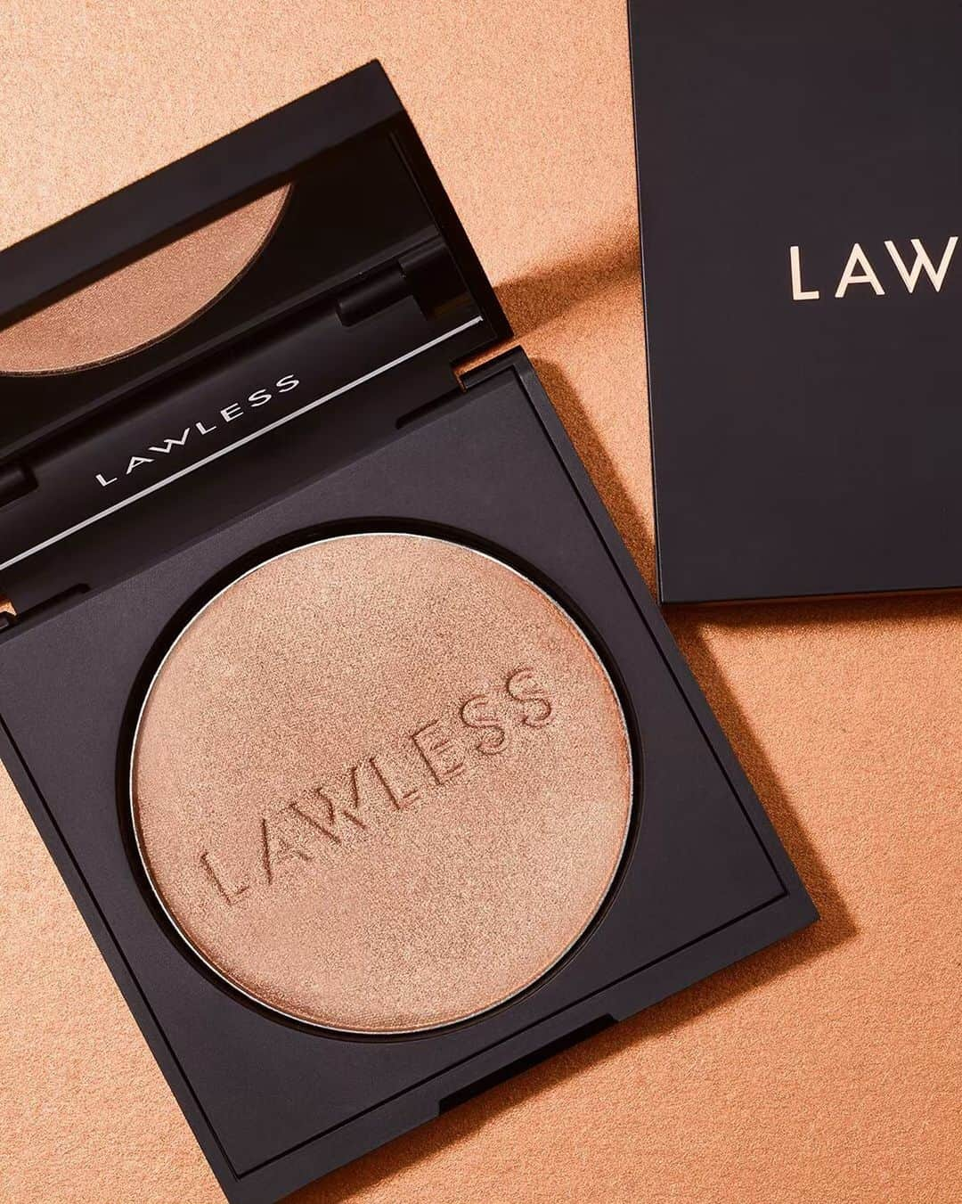 セフォラさんのインスタグラム写真 - (セフォラInstagram)「*tries to swatch through the screen* 📱✨ Just #CleanAtSephora ingredients go into the new @LAWLESS Lucid Skin Highlighter, which delivers a lit-from-within glow. Find it only at Sephora.」5月23日 2時57分 - sephora