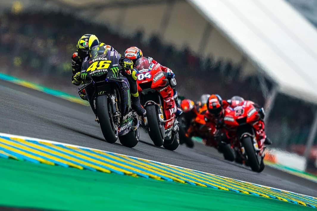 バレンティーノ・ロッシさんのインスタグラム写真 - (バレンティーノ・ロッシInstagram)「7 MLN!!!thanks a lot everybody for the special support! Le Mans Circuit,France 📸 @falex79」5月23日 3時10分 - valeyellow46