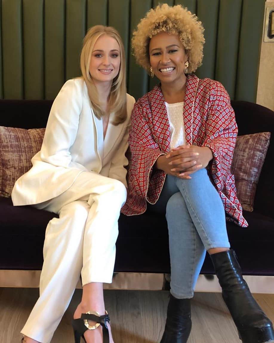 Emeli Sandéのインスタグラム：「What a pleasure it was to meet the awesome @sophiet!! I can’t wait for you to see her in #DarkPhoenix, I was blown away by her performance. So excited to be part of this project with her ❤」