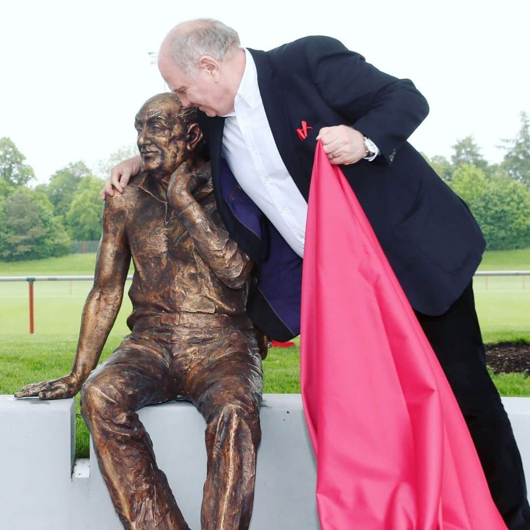 バイエルン・ミュンヘンさんのインスタグラム写真 - (バイエルン・ミュンヘンInstagram)「Welcome back, Kurt! 🔴⚪ . Celebrations today at the Säbener Straße as a bronze statue of former club president Kurt #Landauer was unveiled at the #FCBayern training facilities. . #MiaSanMia」5月23日 3時05分 - fcbayern