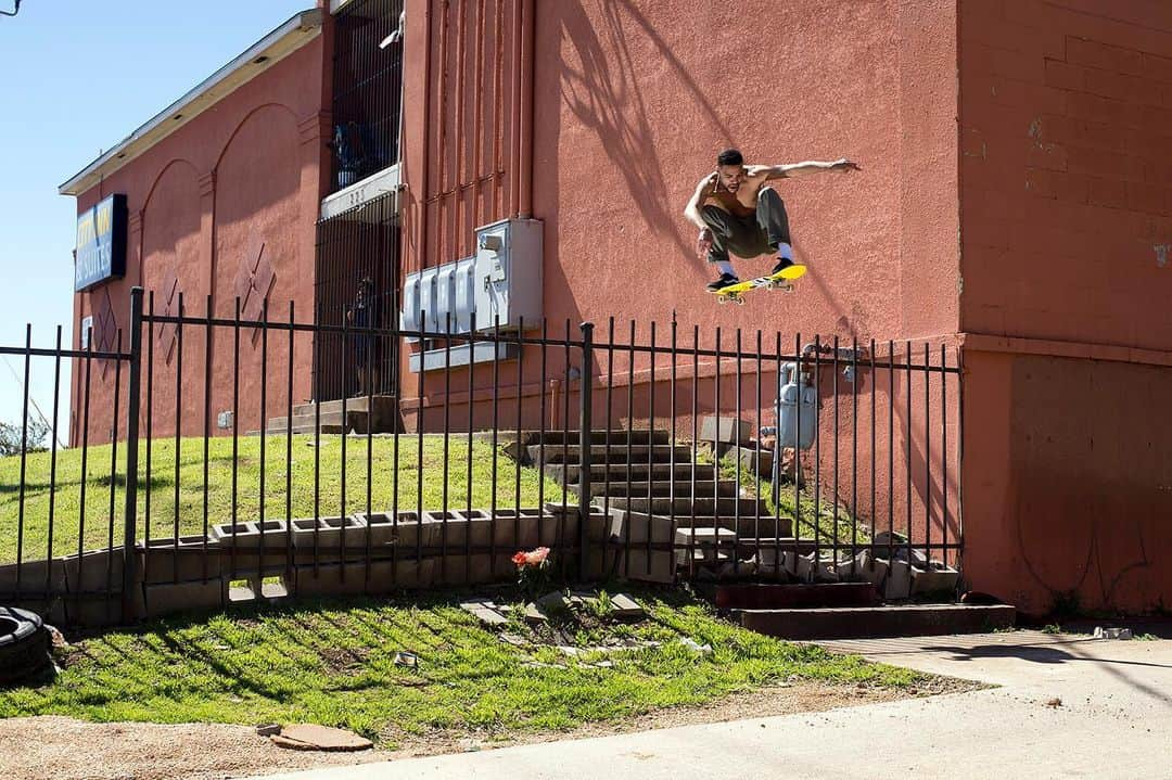 Vans Skateさんのインスタグラム写真 - (Vans SkateInstagram)「@WuKeeper puts a pair of Berle Pros to work on a Texas sized snapper in the Lone Start State. Snag a copy of the June ’19 @ThrasherMag to see this ollie in analog, and for less parts with more control, lace up a pair of Berle Pros at your local skate shop of choice. To learn more or find a retailer near you head to vans.com/berle 📷: @Burnout」5月23日 3時12分 - vansskate