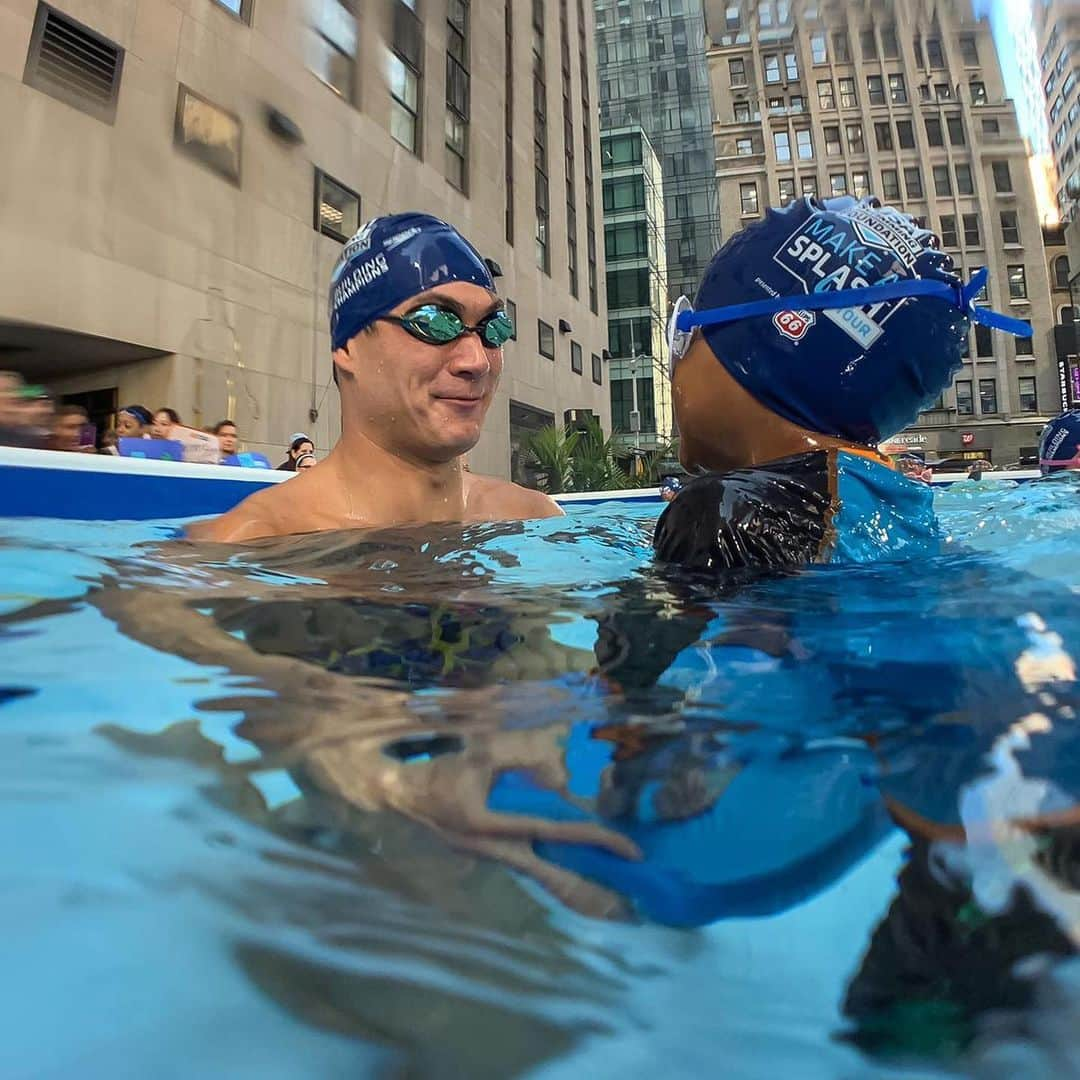 ネイサン・エイドリアンさんのインスタグラム写真 - (ネイサン・エイドリアンInstagram)「Get your #GogglesOn for the @usaswimming Foundation! We spent the morning on the @todayshow spreading the word about how important swimming lessons are to save lives!  Check out the link for more information on where to find swim lessons near you: https://www.usaswimmingfoundation.org/ #drowningprevention #swimming #swimlessons」5月23日 3時23分 - nathangadrian