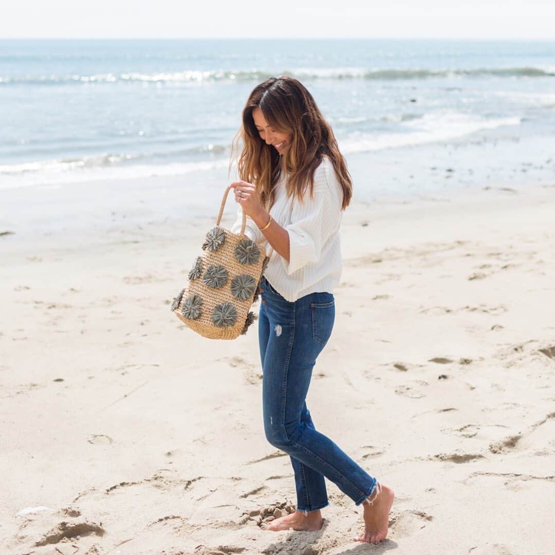 The Little Marketさんのインスタグラム写真 - (The Little MarketInstagram)「Stock up on summer beach essentials, like this woven pom pom tote. This style is part of a limited collection, so shop it while you can!」5月23日 3時32分 - thelittlemarket