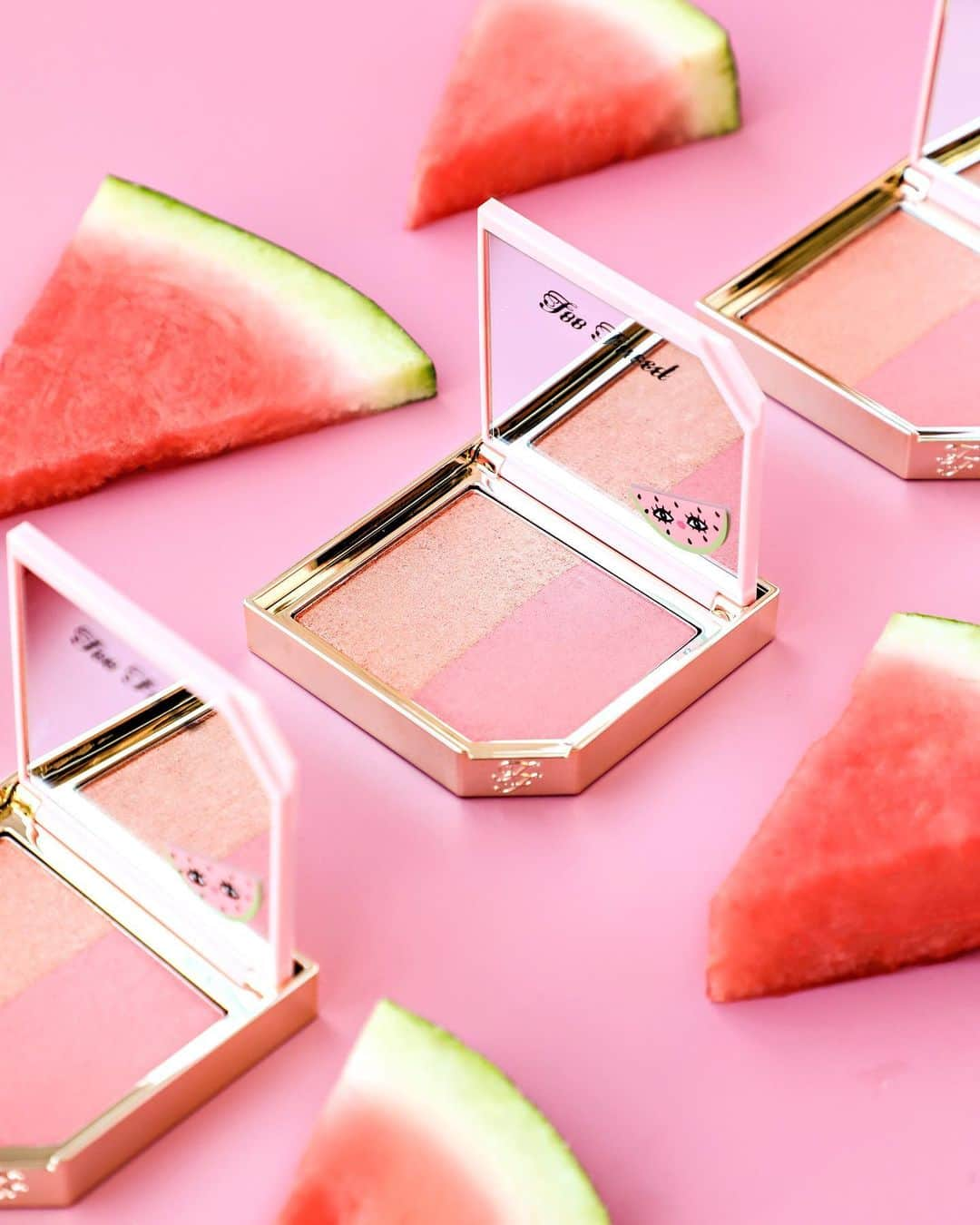 Too Facedさんのインスタグラム写真 - (Too FacedInstagram)「Top off your FRUITY looks with our BRAND NEW shades of Fruit Cocktail Blush Duos! 🍉 Customize your Tutti Frutti flush from sweet and flirty to a sexy, sparkling GLOW! ✨ Shade shown: Like My Melons? #toofacedtutti #toofaced」5月23日 3時35分 - toofaced