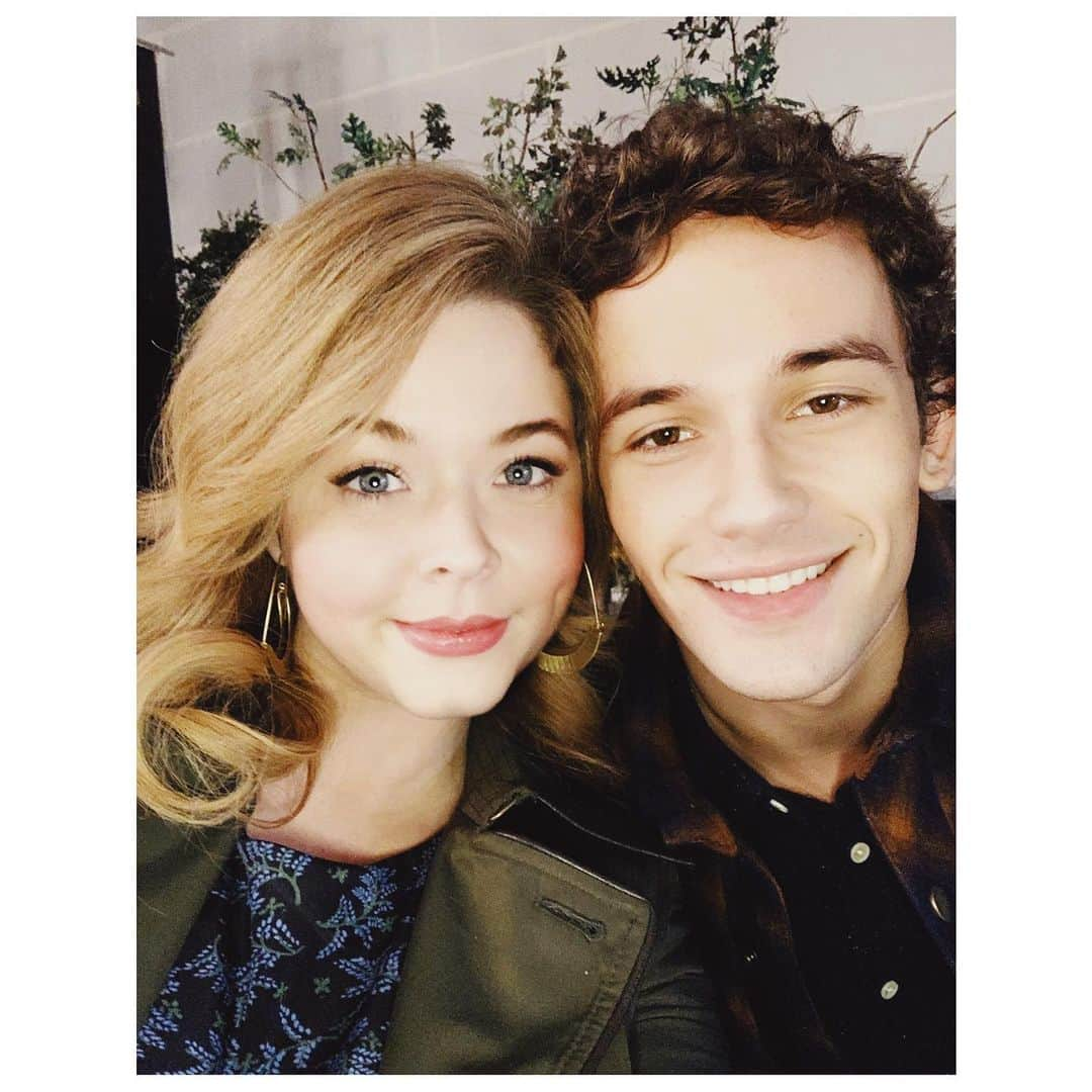 サーシャ・ピーターズさんのインスタグラム写真 - (サーシャ・ピーターズInstagram)「Shooting #plltheperfectionists has been an absolute pleasure! I’m so blessed to have worked with yet another amazing cast and crew! We’ve put a lot of laughter, blood, sweat, and tears into this show. I hope you enjoy the finale as much as I loved filming it! Here’s a few memories. (ALSO...missing @evanbittencourt and @kellyrutherford in these 😭)」5月23日 3時47分 - sashapieterse