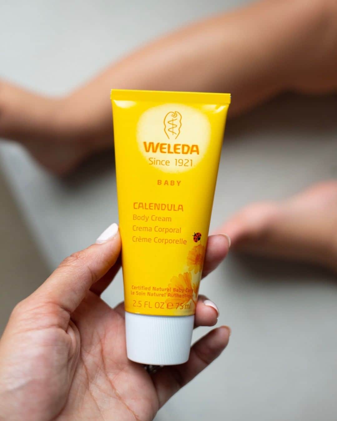 Weledaのインスタグラム：「The calming nature of Calendula gently soothes the most fragile of skin- making it ideal for newborns, infants, and toddlers! Leave a 💛 if you have a Weleda baby product in your child's routine. #WeledaBaby」