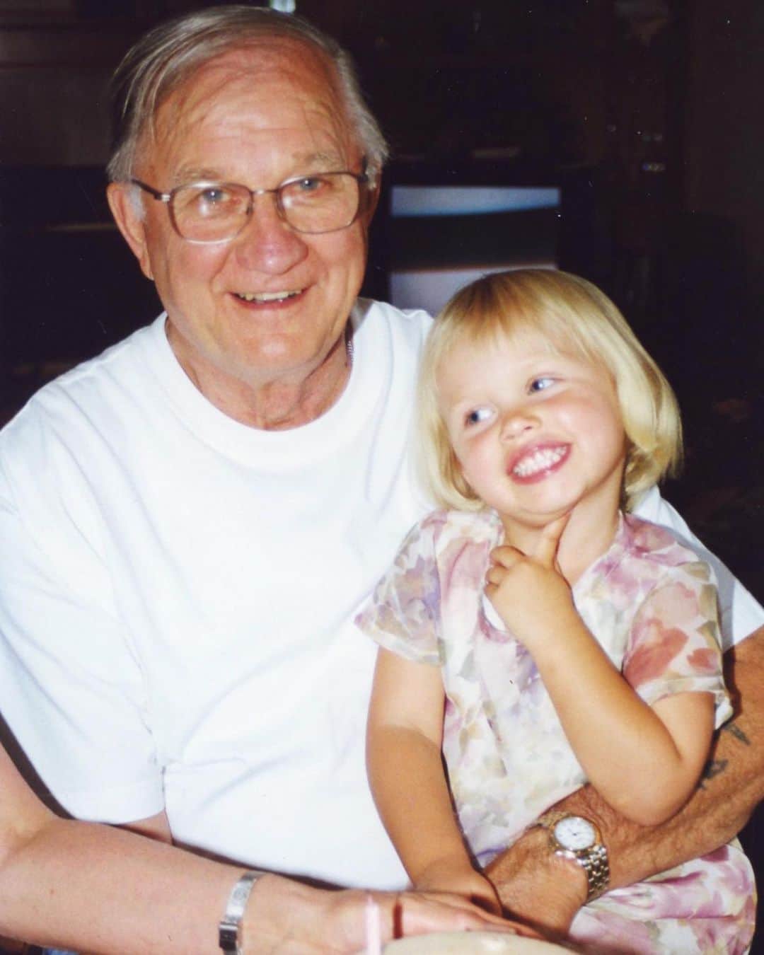 グレイシー・ドジーニーのインスタグラム：「Because of you I will always remember who I am...know where I came from...and keep my head on my shoulders. Miss you and that deep belly laugh already Grandpa ❤️」