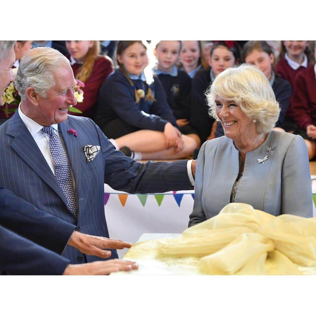 クラレンス邸さんのインスタグラム写真 - (クラレンス邸Instagram)「Thank you for the wonderful welcome The Prince of Wales and The Duchess of Cornwall received in Northern Ireland.  Their Royal Highnesses pictured yesterday at a ‘Celebration of Community’ event in Lisnaskea, County Fermanagh.  See our highlights for more from #RoyalVisitNI.」5月23日 3時56分 - clarencehouse