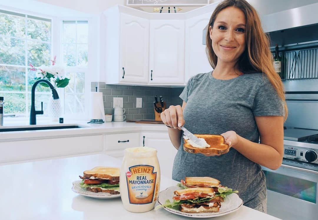 アレクサ・ヴェガさんのインスタグラム写真 - (アレクサ・ヴェガInstagram)「Pregnancy cravings = BLT for breakfast! #HeinzPartner Taking it up a notch with creamy @Heinz Real Mayonnaise!」5月23日 3時59分 - vegaalexa