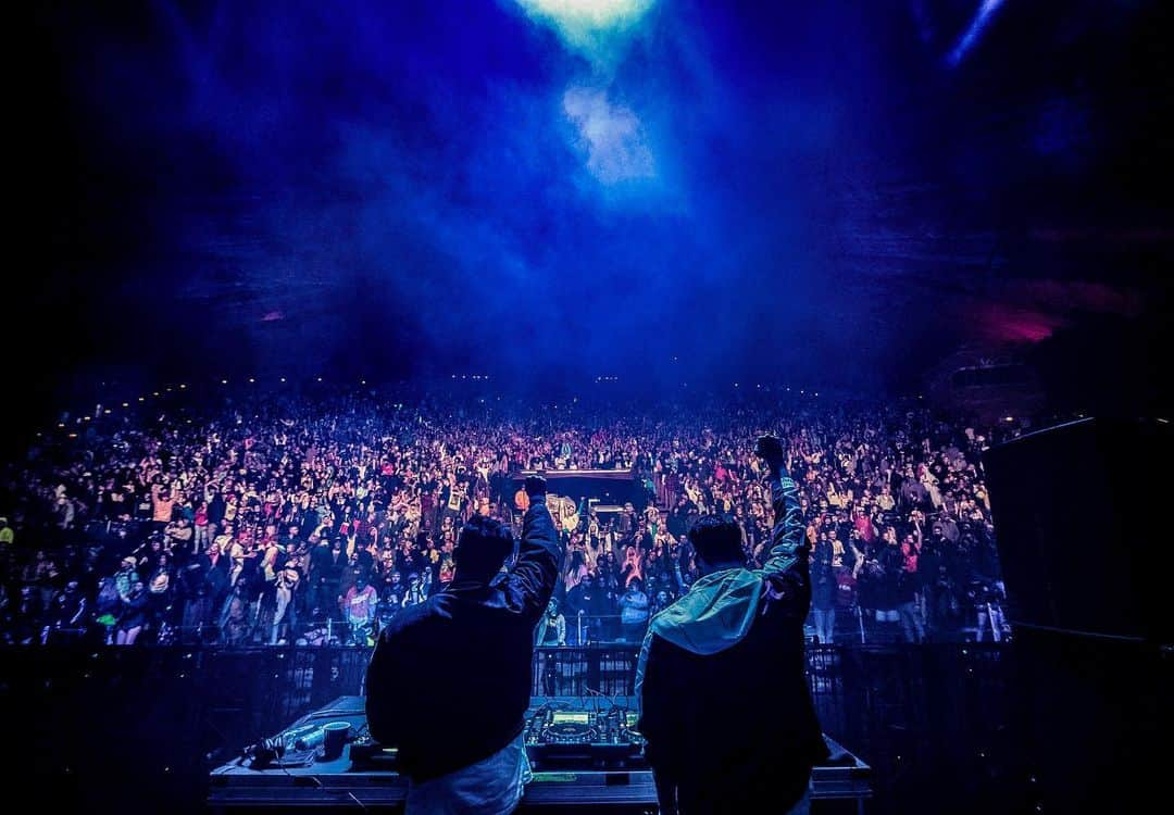 Adventure Clubさんのインスタグラム写真 - (Adventure ClubInstagram)「Red Rocks, Denver, you keep getting better every year. Thank you for always showing us love and spreading such good vibes in the crowd.  Who got to hear our new song with @saidthesky? 📸: @lvrrytry」5月23日 4時00分 - adventureclub