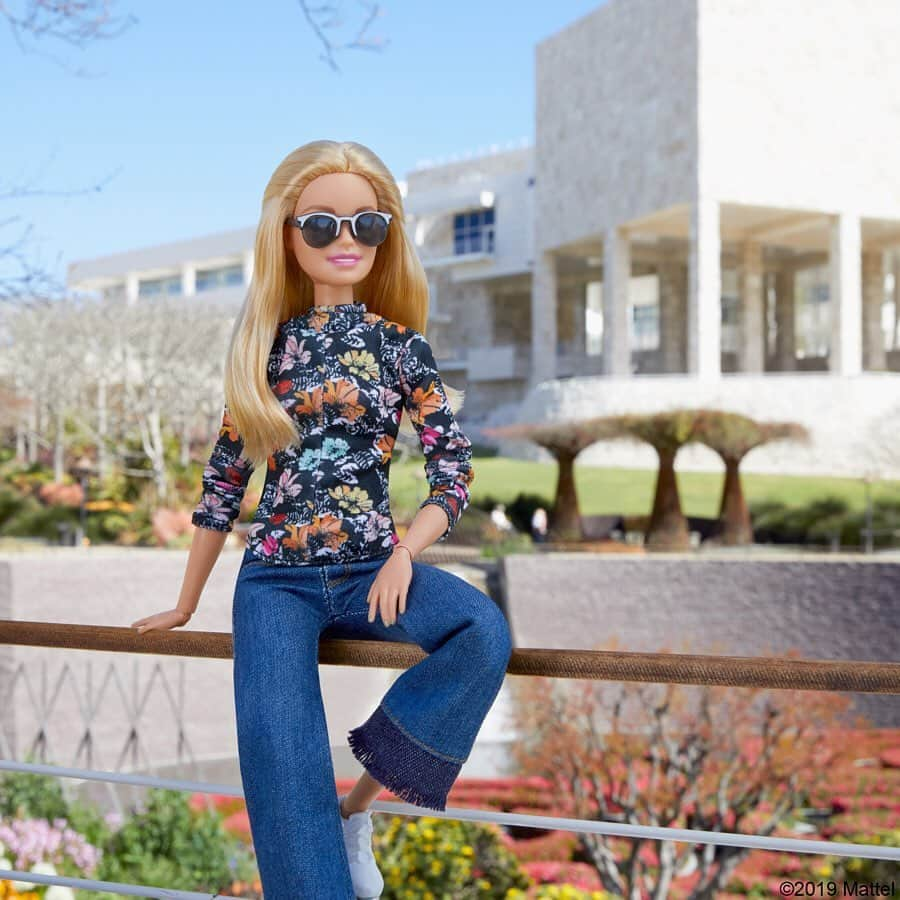 バービーさんのインスタグラム写真 - (バービーInstagram)「Visiting the Getty Center is always at the top of my list. It's easy to spend all day here. 🔝 #barbie #barbiestyle」5月23日 4時09分 - barbiestyle