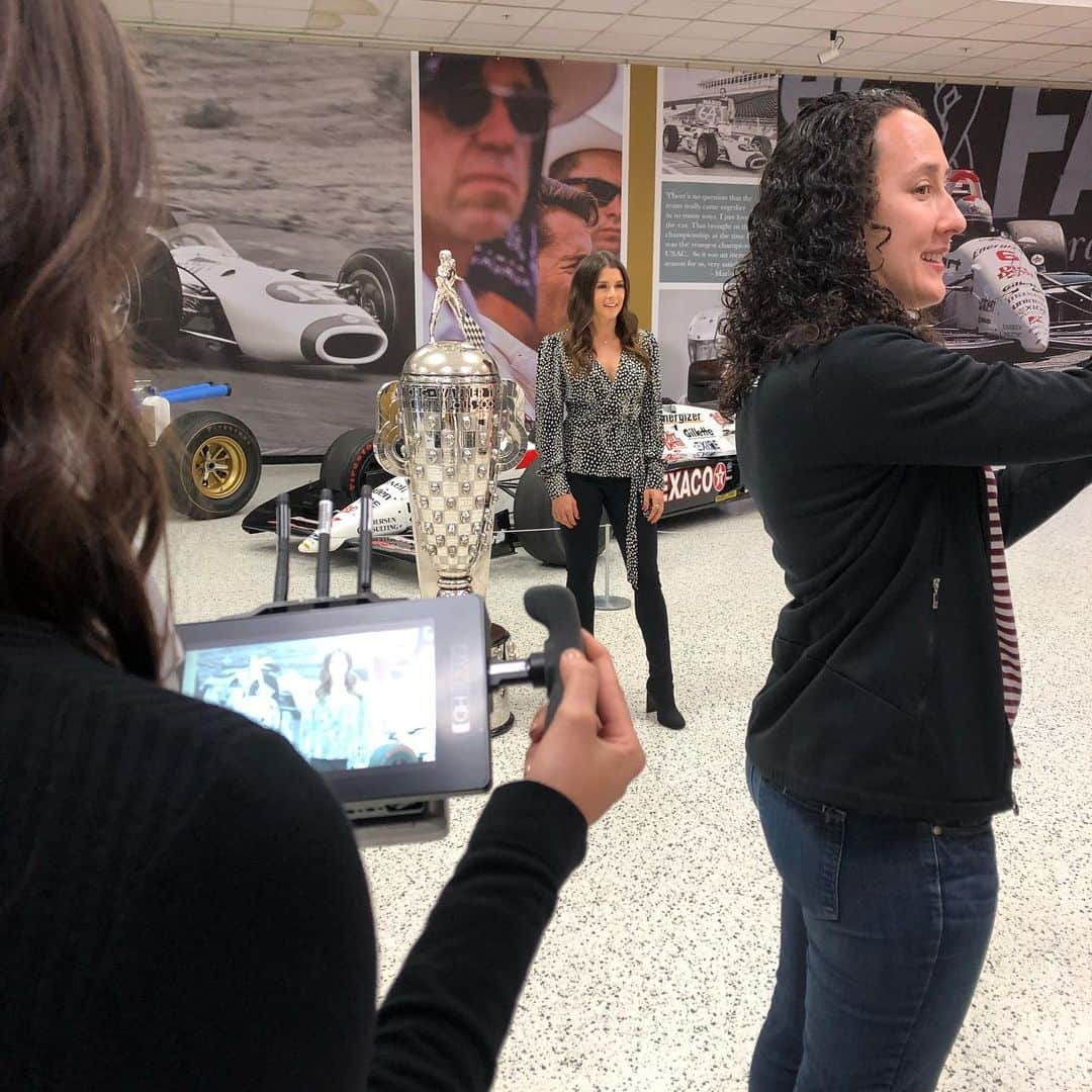 ダニカ・パトリックさんのインスタグラム写真 - (ダニカ・パトリックInstagram)「Working on some pre race pieces today for the Indy 500 on @nbcsports at the @indianapolismotorspeedway museum and I ran into my old teammate @dario_franchitti and his older daughter Sofia. 🙌🏼 ohhhh Indy, all the feels!!!!! ❤️」5月23日 4時22分 - danicapatrick