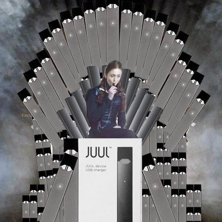 VICEさんのインスタグラム写真 - (VICEInstagram)「While Sansa Stark is now (spoiler alert) living it up as Queen in the North, actress @sophiet has been crowned the undisputed queen of vapes. 👑💨There's plenty of photographic evidence to support her claim to the Juul throne, but one question remains: What flavor pod does Turner prefer? 🤔 Link in bio. 🎨: @annaroseiovine」5月23日 4時30分 - vice