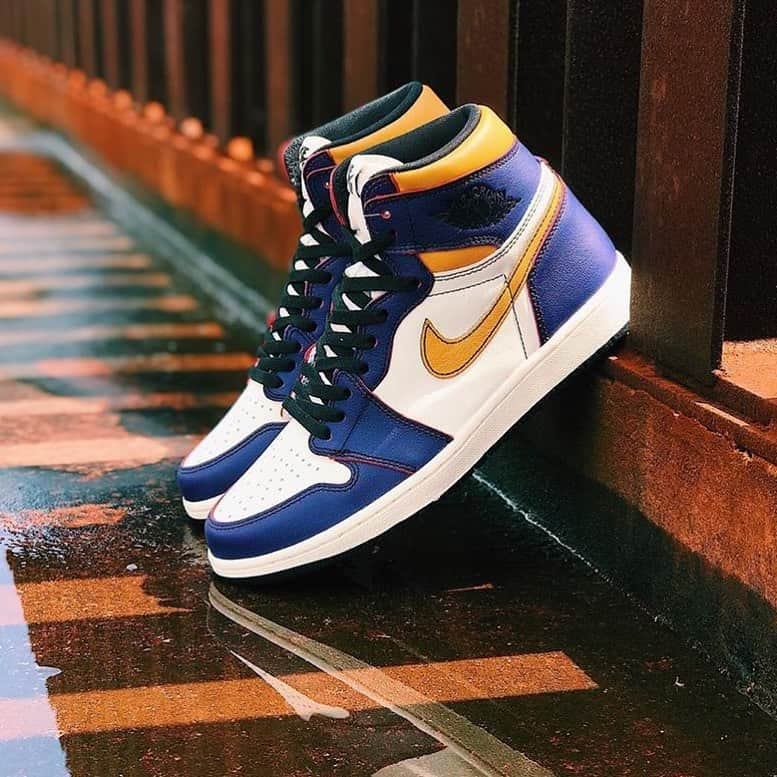 Sneaker Newsさんのインスタグラム写真 - (Sneaker NewsInstagram)「Air Jordan 1 SB “LA/CHI” coming this Friday at skateshops and Saturday on SNKRS and select retailers. For a store list, tap the link in our bio.」5月23日 5時05分 - sneakernews