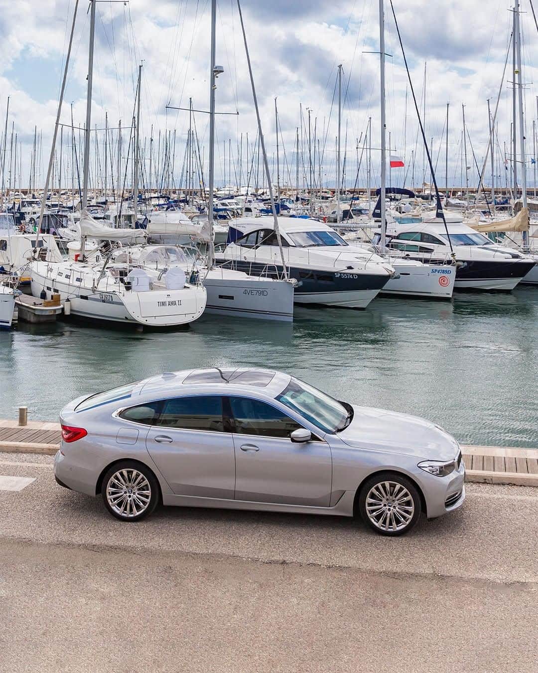 BMWのインスタグラム：「A stylish travel companion. The BMW 6 Series Gran Turismo. #BMW #6Series @bmw_yachtsport」