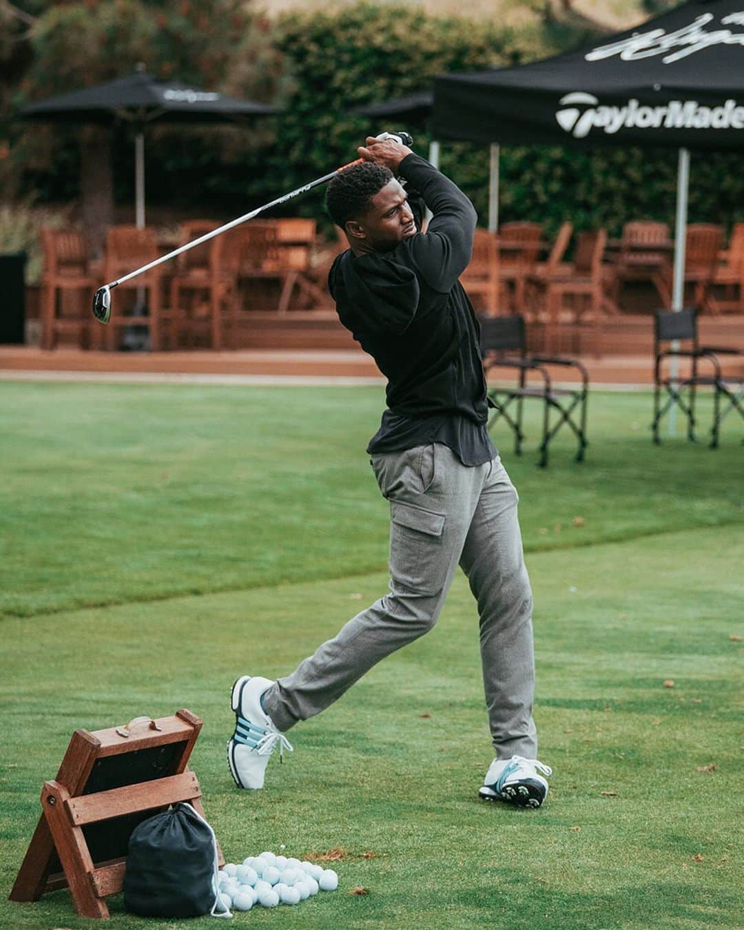 テーラーメイド ゴルフさんのインスタグラム写真 - (テーラーメイド ゴルフInstagram)「All-Pro running back. Super Bowl champ. Single-digit handicap.  @reggiebush hopped on the #TeamTaylorMade Podcast to talk life after football, his love of golf and his charity tournament that supports homeless children. Hit the link in our bio for the full conversation with @trottiegolf.」5月23日 5時13分 - taylormadegolf