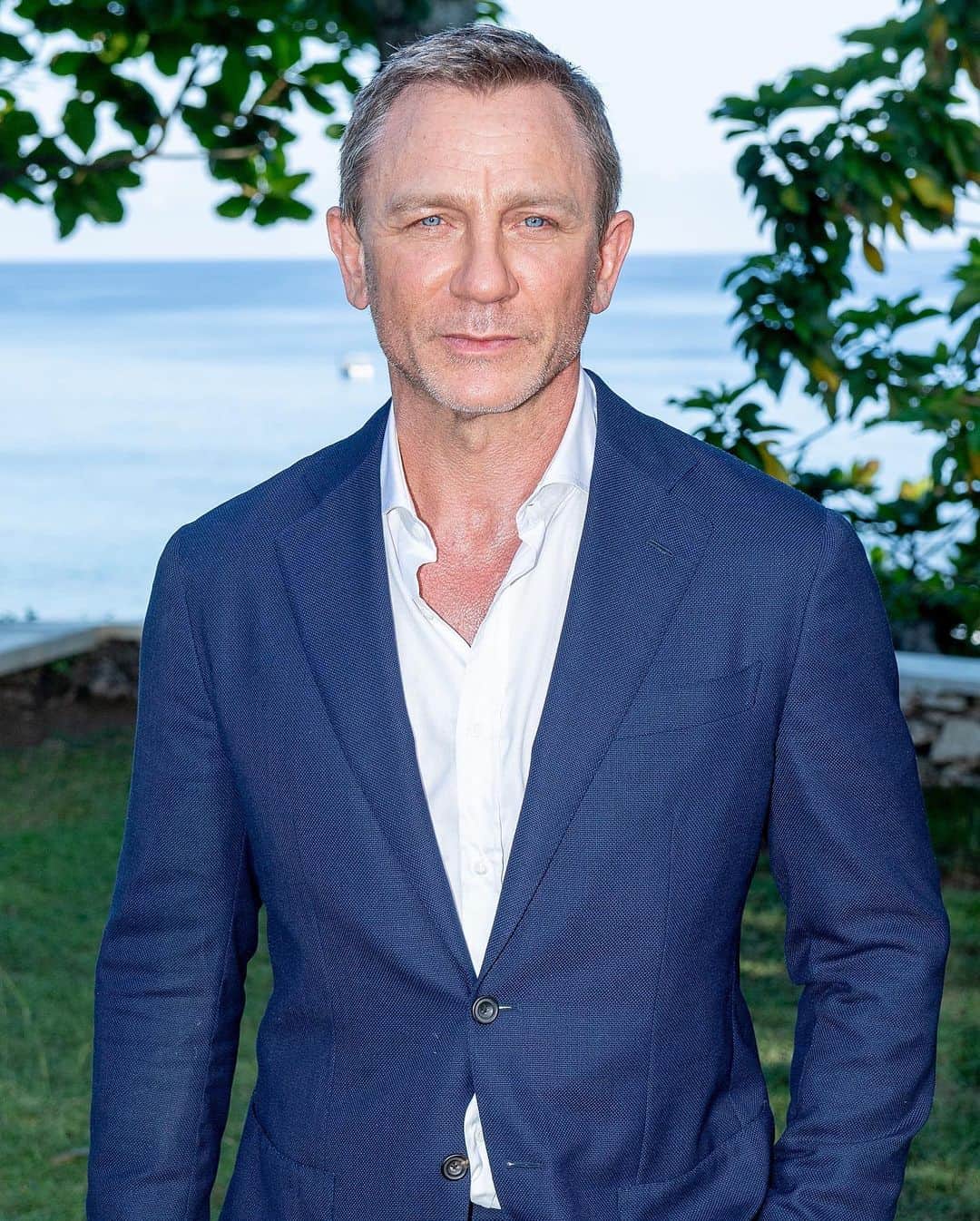 Just Jaredさんのインスタグラム写真 - (Just JaredInstagram)「The producers of #Bond25 have finally provided an update on Daniel Craig’s condition following his on-set injury. Tap this photo at the LINK IN BIO for the official statement. #DanielCraig #JamesBond Photo: Getty」5月23日 5時18分 - justjared