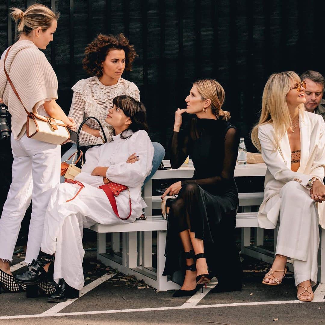 Vogue Runwayさんのインスタグラム写真 - (Vogue RunwayInstagram)「Australian Fashion Week will celebrate its 25th anniversary next year. Over the past 24 years, it's moved from a biannual event to a Resort-season mainstay. This season proved a bit of a challenge for the typically thriving Fashion Week, with fewer shows, fewer big-name designers, and generally less buzz than in years past. If that paints a dire picture, it had a surprising outcome: Fewer shows meant the ones that stood out really made waves. At the link in the bio, we take a look at the five talking points for the season and the big anniversary to come. Photographed by @danrobertsstudio」5月23日 5時29分 - voguerunway