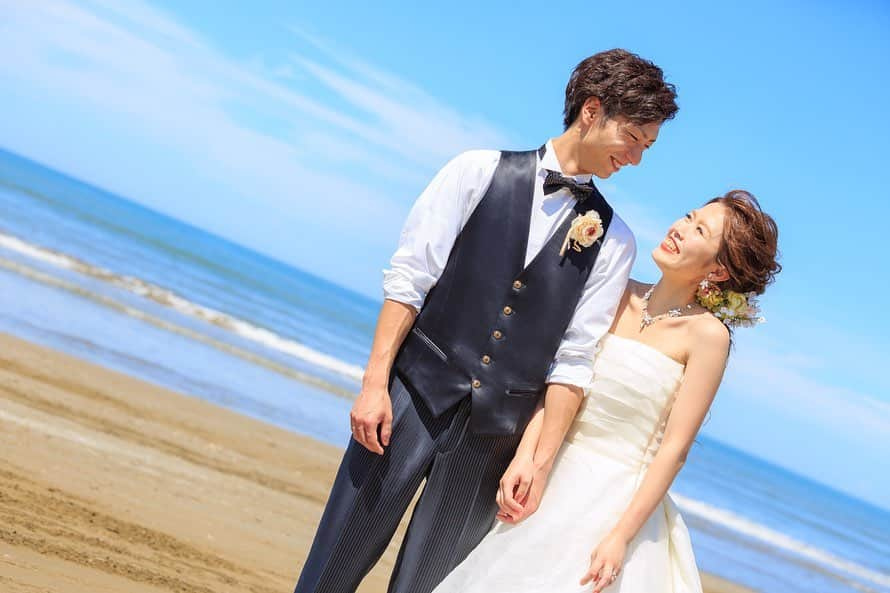 金沢結婚式 ヴィラグランディス金沢さんのインスタグラム写真 - (金沢結婚式 ヴィラグランディス金沢Instagram)「🐚 . 結婚式準備って大変！！ って思われがちですが… . ふたりのこれまでの人生を 振り返る大事な時間でもあります🥺 . 一緒に準備、頑張りましょう✨ . . #villagrandis #ヴィラグランディス #ヴィラグランディス金沢 #ヴィラ嫁 #ヴィラ婚 #dressmodekazumi #金沢結婚式場 #金沢ゲストハウス #marry #marry花嫁 #結婚式 #結婚式場 #花嫁衣裳 #花嫁衣装 #結婚準備 #運命の一着 #4つの魔法 #プレ花嫁 #卒花 #卒花嫁 #日本中のプレ花嫁さんと繋がりたい #プレ花嫁サポート #プレ花嫁応援 #すべての愛しい人たちへ #千里浜前撮り」5月23日 14時55分 - villagrandis_kanazawa