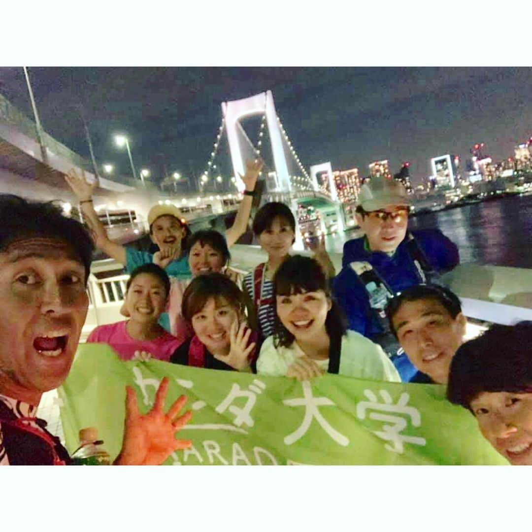 run+さんのインスタグラム写真 - (run+Instagram)「#カラダ大学ランニング部［鯛夜景ランニング レインボーブリッジ］に参加させて頂きました！  品川から #お化けトンネル を通ってレインボーブリッジへ 走る前に腹ごなし😋 Wingの中に鯛焼き屋さんがあるなんて意外だったなー！ 私はkiriのチーズとハムを使ったチーズ&ハム鯛焼き😆 これを夕食にすれば痩せるんだろうなぁ…💭 下から見上げるレインボーブリッジの雄々しさや、光がぎゅっと集まったお台場の夜景、赤く輝く東京タワー、ミニチュアみたいな屋形船… 何度行ってもこの景色にテンション上がらないわけがない！! ・ #走る理由 って人それぞれだと思うけど、やっぱり私は走らないと見れない景色、走らないと気付かない景色が好きで走ってるのかもしれない👟✨ ・ @tajee_nomyathlete たじーさん、品川の駅あんなに近くに鯛焼き屋さんがあるなんて知らなかった―💡 新たな発見、ありがとうございますー✨ @h_h.ii MMAのボーダータンク買っちゃいましたー😍来月はランスカチャレンジしますー(∩´∀｀)∩ ・ #カラダ大学 ・ #街ラン #街RUN #ゆるラン  #ランニング #マラソン #ラン #RUN #RUNNING #RUNNER #cityrun #Runday #街ランの楽しみ方 #RunLovesLife」5月23日 14時56分 - runplus