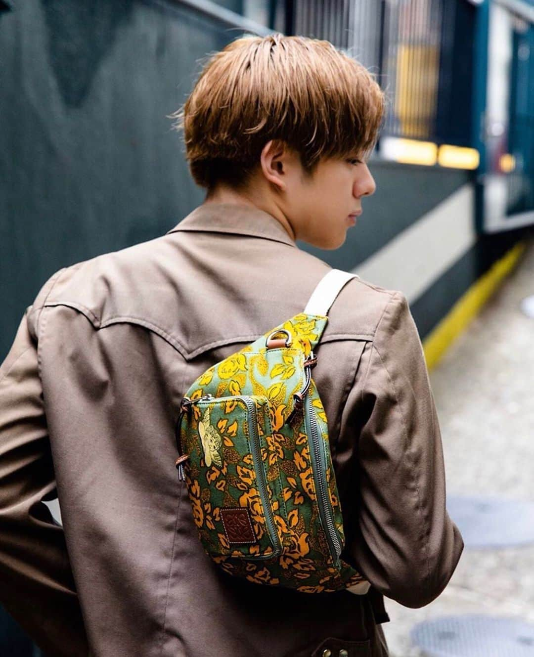 宇佐卓真さんのインスタグラム写真 - (宇佐卓真Instagram)「@loewe  @fashionsnapcom さんの投稿にもっと写真があるのでみてくださいね😉」5月23日 15時01分 - usa_takuma