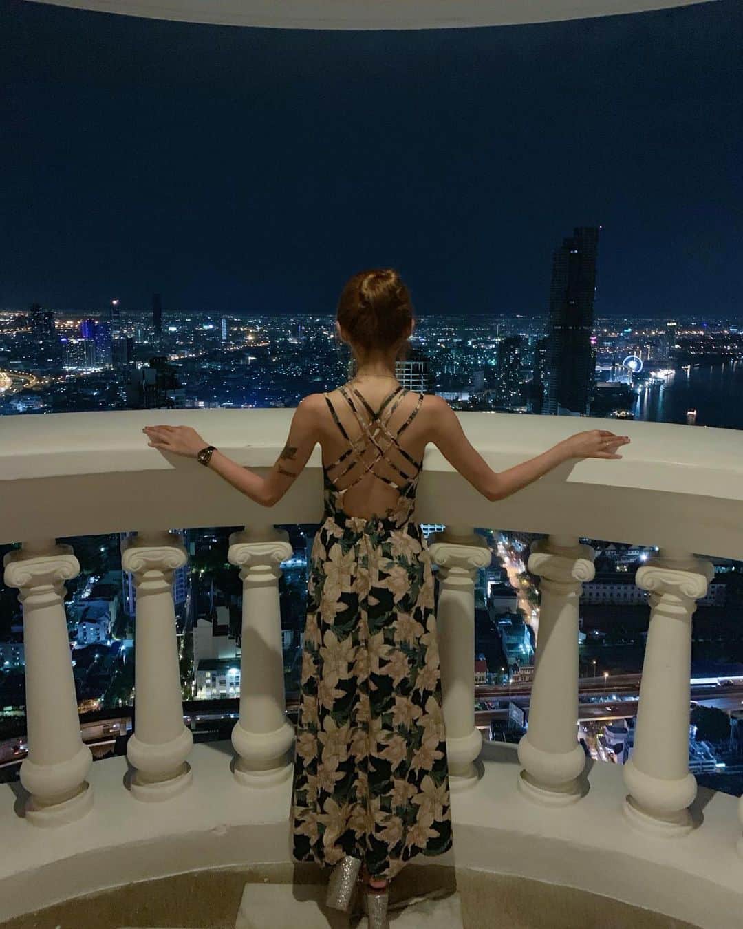 ほずにゃむさんのインスタグラム写真 - (ほずにゃむInstagram)「ハングオーバー2にでてる ホテルに泊まったよォ😌💞 . 夜景きれーい🏙✨ ずっと眺めていられるところでした(*ơᴗơ) . #ไทย #Thailand #Bangkok #lebua」5月23日 15時02分 - hozunyam0818