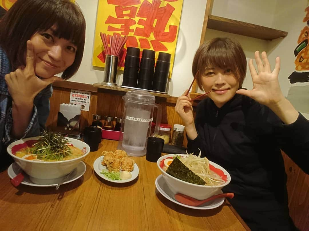 桜花さんのインスタグラム写真 - (桜花Instagram)「水菜とのり山の標高🗻🗻🗻🌷 約、、、10センチ＼(^^)／✨ #ラーメン  #ラーメンの具 #マウンテン  #山 #ラーメン山 #noodle  #mountain #mountains  #美味しい  #フラポテおおた #標高」5月23日 15時03分 - mountainohka