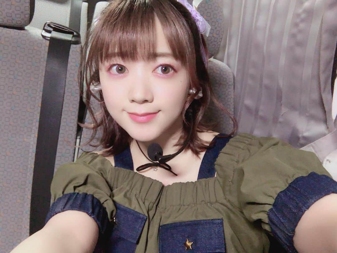 伊藤彩沙さんのインスタグラム写真 - (伊藤彩沙Instagram)「新衣装かわいい💘動きやすくてお気に入り〜〜 自由ヘアだったからハーフツインにしたよ！ちょこっと有咲要素！💘 #NGNC」5月23日 15時19分 - ayasacream