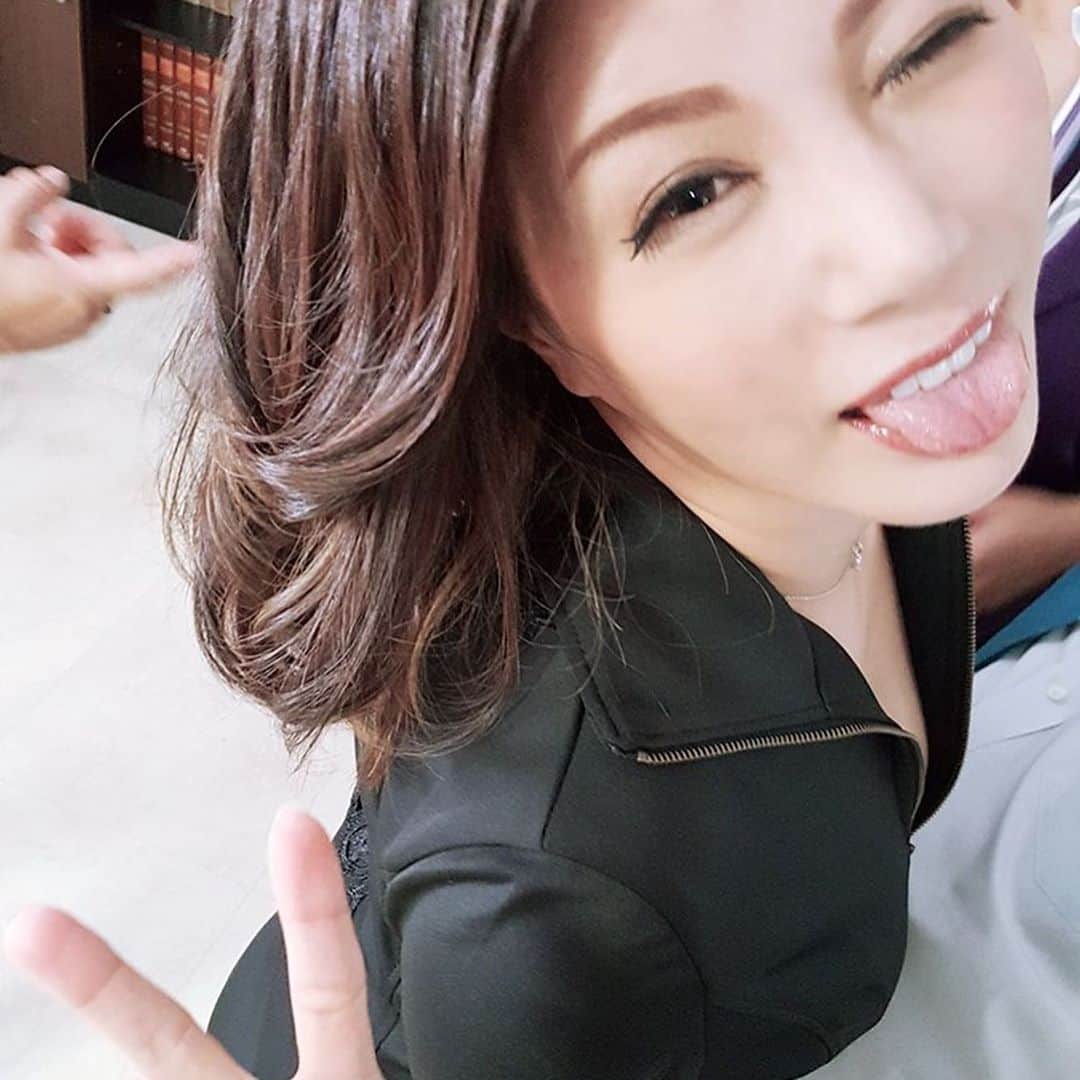 片瀬仁美  av 片瀬仁美さんのインスタグラム写真 - (片瀬仁美Instagram)「#由比ヶ浜#今年初の#海🏖#パリピやんって言われた  #セクシー女優#レッドドラゴン🐉#カプセルエージェンシー#片瀬仁美#小向美奈子ちゃん」7月28日 23時58分 - hi10383bi
