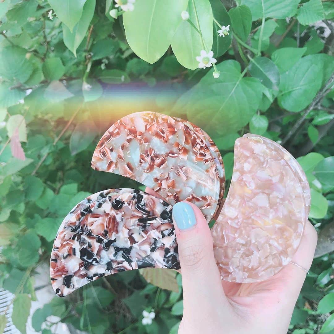 のインスタグラム：「🌷new arrivals 🌷 . . ミックスクリップが入荷です❤️ アレンジに付けるとポイントになっておすすめ🐇🌈🌈 . . お値段は¥590+tax🌼🌼🌼 . . . #wego#wegogoods#accessory#instagood#instafashion#metal#heart#choker#harajuku#kawaii#プチプラ#プチプラアクセ#ヘアアレンジ#ビッククリップ#MERY#rili_tokyo#置き画くら部#おしゃれさんと繋がりたい#멋스타그램#패션#패션스타그램」
