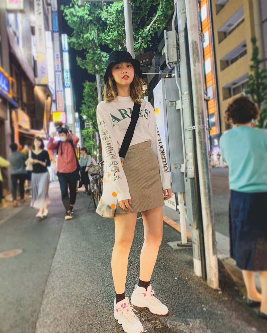 江野沢愛美さんのインスタグラム写真 - (江野沢愛美Instagram)「買ったもの次の日に着たくなるタイプ☺︎ 基本バックが大きくても入ってるものは小さいバックと変わらない。笑 #軽いバッグ 笑 #私服 #ootd #まなみふく #photobybrother」5月23日 15時44分 - enosawa_manami