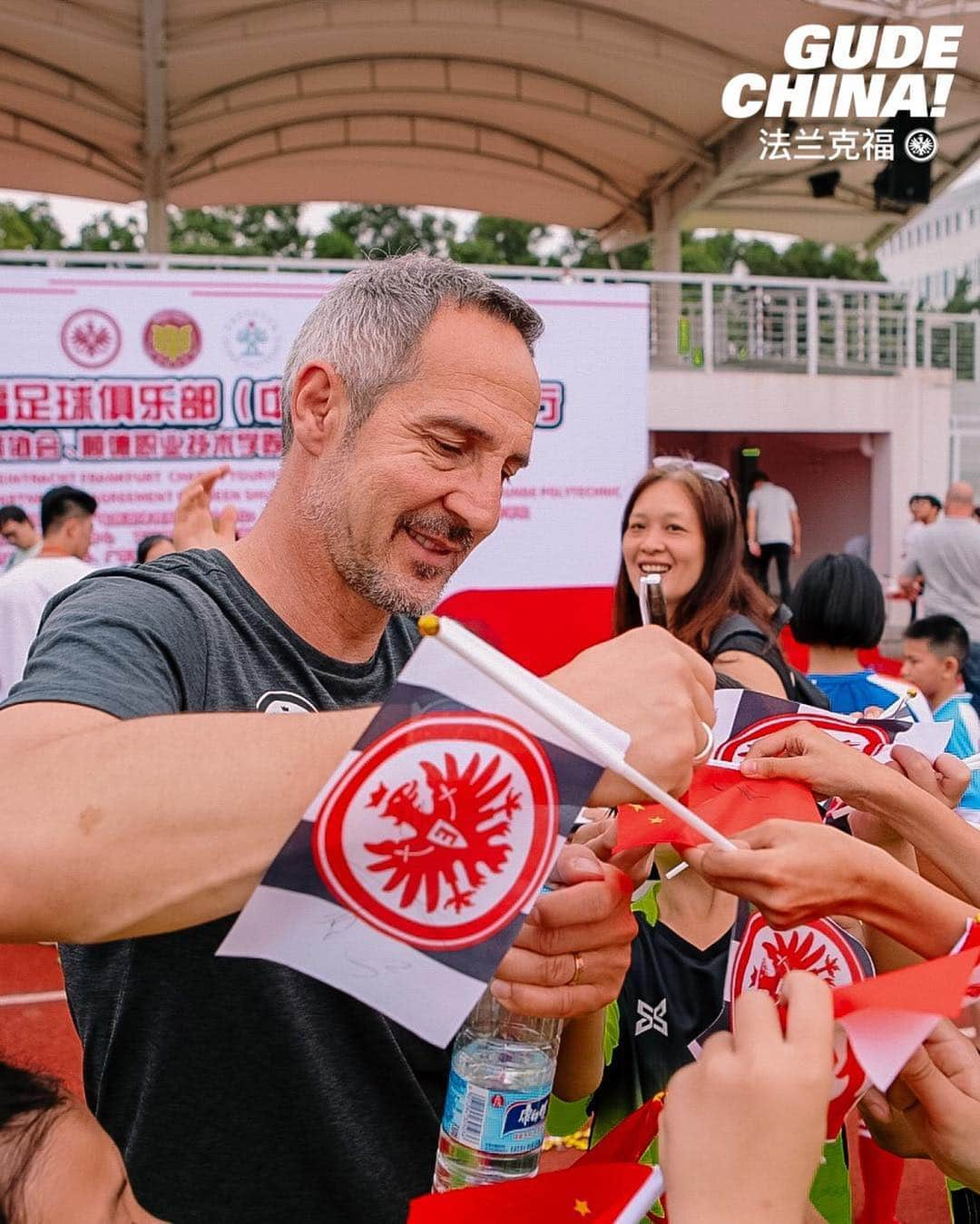 アイントラハト・フランクフルトさんのインスタグラム写真 - (アイントラハト・フランクフルトInstagram)「Making some friends 🤗 • • #GudeChina #bundesliga #ChallengerTour2019 #china #sge #eintracht #frankfurt #eintrachtfrankfurt」5月23日 15時48分 - eintrachtfrankfurt