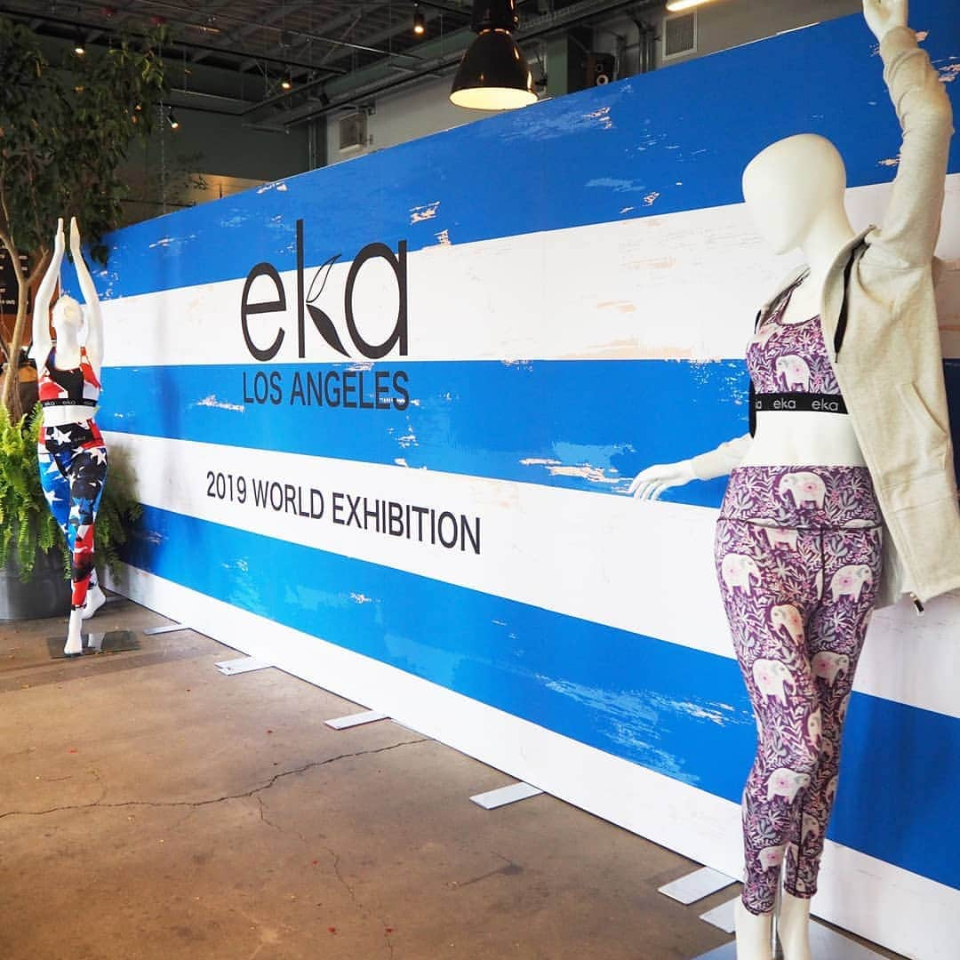 Kuboi Ayumiさんのインスタグラム写真 - (Kuboi AyumiInstagram)「大好きなLA発ヨガウェアブランド『eka（エーカ）』の展示会にご招待いただきました。  会場は「SHARE GREEN MINAMI AOYAMA」。 ケータリングを楽しんだり、素敵な空間でヨガを楽しんだりも。  お友達と一緒にヨガをする機会もあるのですが、やっぱりおしゃれなウエアやヨガグッズがあると、気分もあがります。  早速、展示会に並んでいた新作のヨガウエアを手に取ってみました。 ･ ･ ヨガだけでなく、ジムで使ったり普段着として使ってもかわいいアイテムも多いので、ぴったりしたウエアはちょっと…という方も『eka』なら、着こなせそうです。 『eka（エーカ）』のヨガマットは、柔らかくてソフトな肌触りなのでお気に入り。 ･ ･  カラフルでかわいいプリントヨガマットがいっぱいで、ついつい揃えたくなっちゃうバリエーションの豊富さも魅力的。 ･ ･ ウエアやマットだけでなく、バッグやヨガブロック、タオル、靴下など、いろいろなアイテムが揃っているブランドなので、見ているだけでも楽しくなるブランドです。 ･ ･  オーダーした商品が届くのがとても楽しみです。  #eka #エーカ #ヨガ #ヨガウエア #yoga #ヨガ好きさんと繋がりたい #ランニング女子 #diet #展示会 #pr @ekalosangelesjapan」5月23日 15時50分 - himekagami