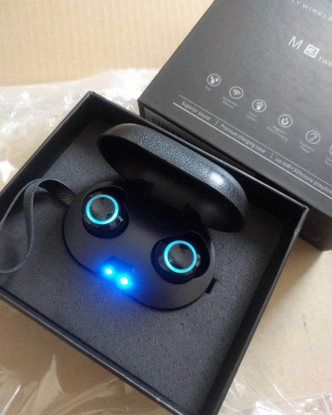 のインスタグラム：「新たなワイヤレスイヤホン来た デザインと機能性最強  #TRULYWIRELESSEARPHONES #M3TWS #ZAGZOG」