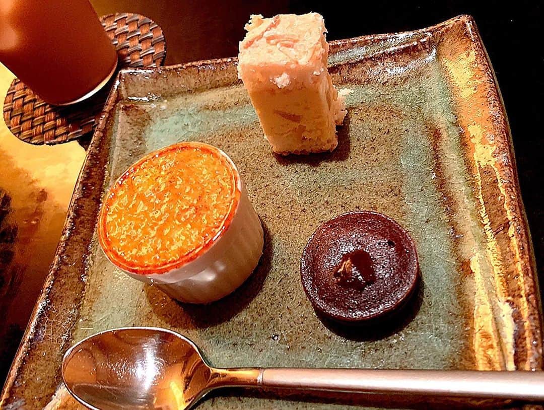 百合華さんのインスタグラム写真 - (百合華Instagram)「京都の祇園『匠 奥村』にて京懐石風フレンチのディナーコースを堪能させていただきました🥰﻿ ﻿ 厳選された最高級な食材ばかりが匠の技で華やかに彩られた贅沢の極みなお料理達✨﻿ ﻿ 一皿一皿に五感を擽られるプロの職人達の拘りを感じまくりながら、約３時間のディナータイムはあっという間に過ぎてしまいました❤️﻿ ﻿ #京都 ﻿ #祇園 ﻿ #花見小路 ﻿ #匠奥村 ﻿ #京懐石 ﻿ #フレンチ ﻿ #町家 ﻿ #ディナータイム ﻿ #ディナーコース ﻿ #最高級﻿ #食材﻿ #プロの拘り﻿ #五感﻿ #擽られる」5月23日 16時16分 - yurika.lovelily