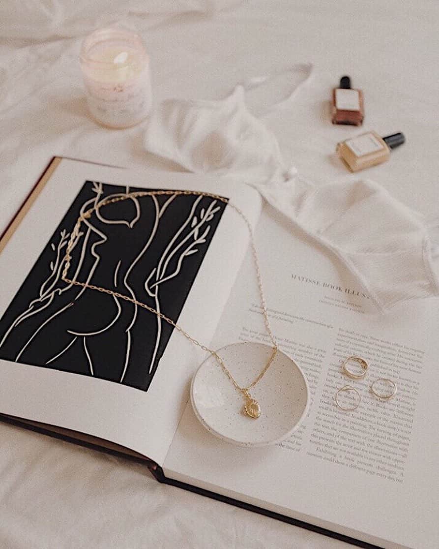 のインスタグラム：「Feminine things ✨ #bwloves」