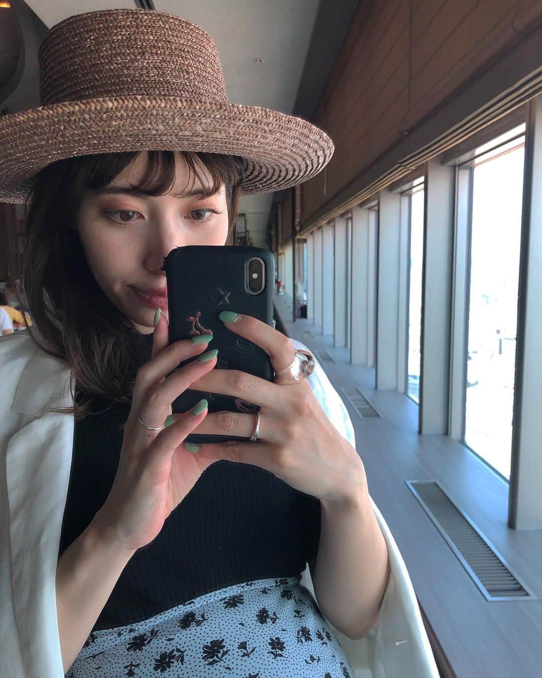 山﨑さおりさんのインスタグラム写真 - (山﨑さおりInstagram)「. おはようございます🌞 dm頂いた帽子は 👒@louren__official さんのモノ。 ブラウンカラーが新鮮なのです。 ヌーディなスタイルにもハマりそう💡 . . #louren__official #ディレクションされている方がとてつもなく美しいのだよ。 @suzumi_sato 🧡」5月23日 7時29分 - saori_emunjewelry