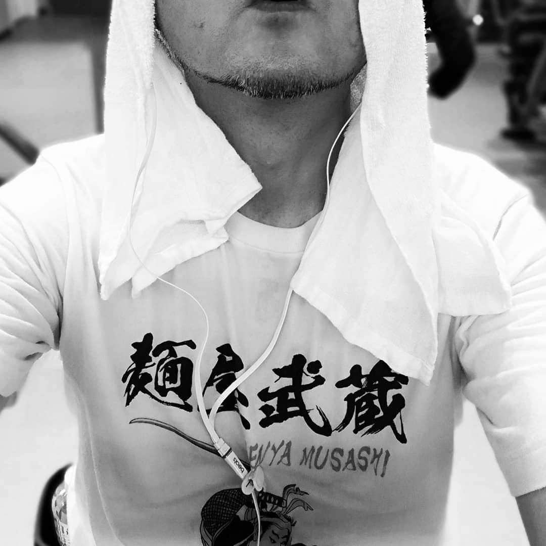 松本隆博のインスタグラム：「。 みなおは～ 朝からジム作業ー いつもより余計に走ったら 腹減りました…ラーメン 食べたい^^; さ、今日からジム以外も 走り出します全力疾走です。 🎼.•*¨*•.•*¨*•.¸¸🎶」