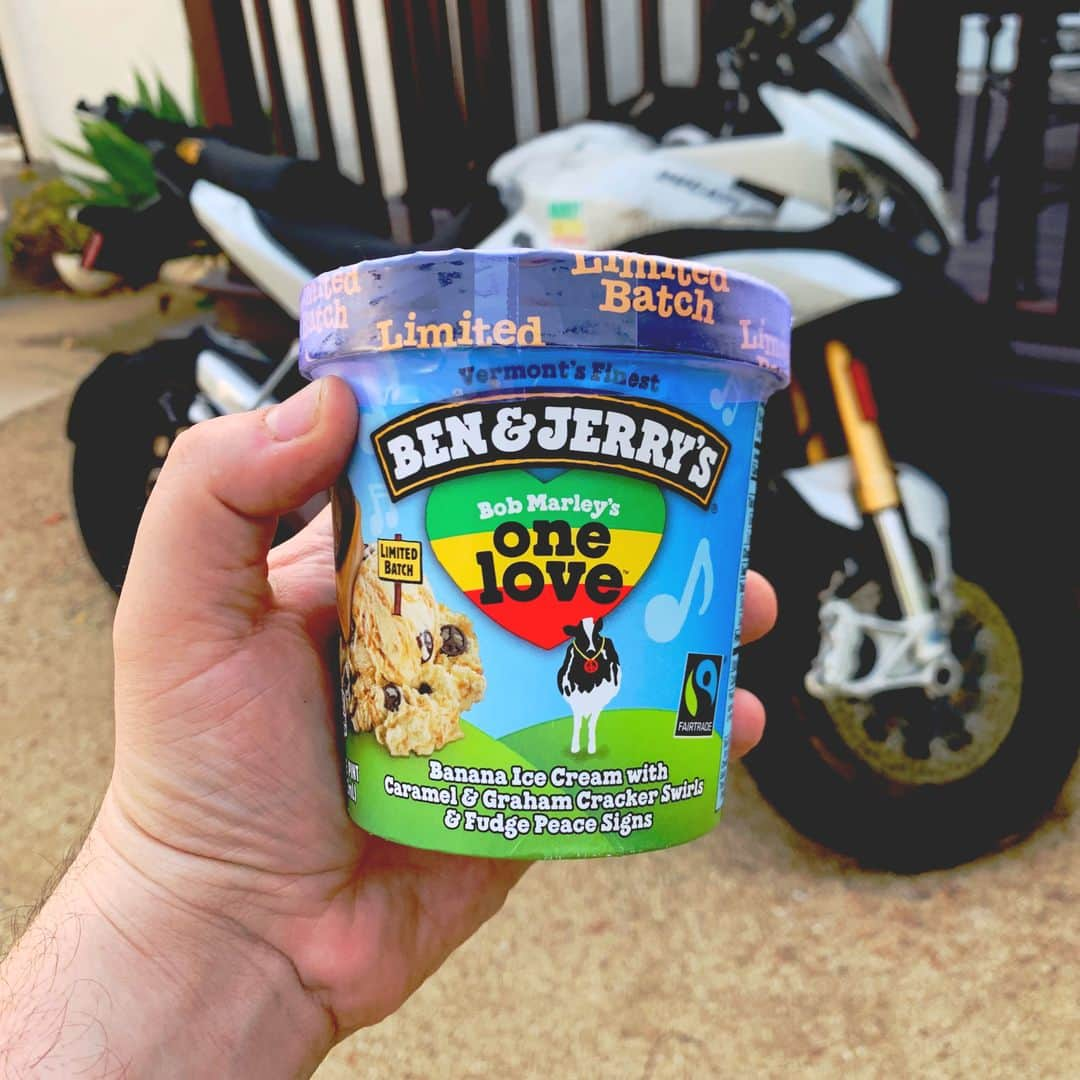 ボブ・マーリーさんのインスタグラム写真 - (ボブ・マーリーInstagram)「Only TWO weeks left!! Post a picture of your @benandjerrys #OneLovePint (be sure to use the hashtag!) for the chance to win a free Bob Marley t-shirt! Winners announced on Fridays to the end of the month. Swipe up on the post in our story to find a local shop carrying the flavor. . . _____ Proceeds from sales of the flavor help to fund our #OneLoveYouthCamp, empowering the youth of Jamaica to use music, dance, and arts to help respond to challenges in their lives and break down barriers.」5月23日 7時30分 - bobmarley