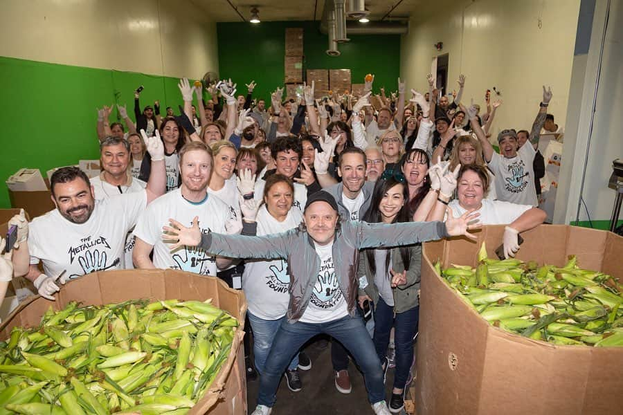 メタリカさんのインスタグラム写真 - (メタリカInstagram)「For his part in the #AWMH Day of Service, @larsulrich stopped by @sfmfoodbank to lend a hand sorting produce and thank all the awesome fans who pitched in with him. #MetallicaGivesBack ・・・ #Repost @larsulrich ・・・ What an incredible day! ・・・ The Metallica family gives back all across America.  Thank you to everybody who came out and gave their time, rolled up their sleeves and got involved in today’s @AllWithinMyHandsFoundation’s Day of Service. I’m so proud of all of you and how we showed the world that we can contribute and make a difference. ・・・ I spent a few hours today at the @SFMFoodBank here in the Bay Area, and like last year felt both welcome and humbled to be a part of the amazing team. Thanx again to Paul and Mark and the rest of the awesome gang at the San Francisco-Marin Food Bank, and once more, a giant “Fuck Yeah” to all the volunteers who came out and “Hey again” to everyone I met and said hello to. ・・・ Never been prouder to be part of the Metallica family! ・・・ #wanna #MetallicaGivesBack #AWMH」5月23日 7時38分 - metallica