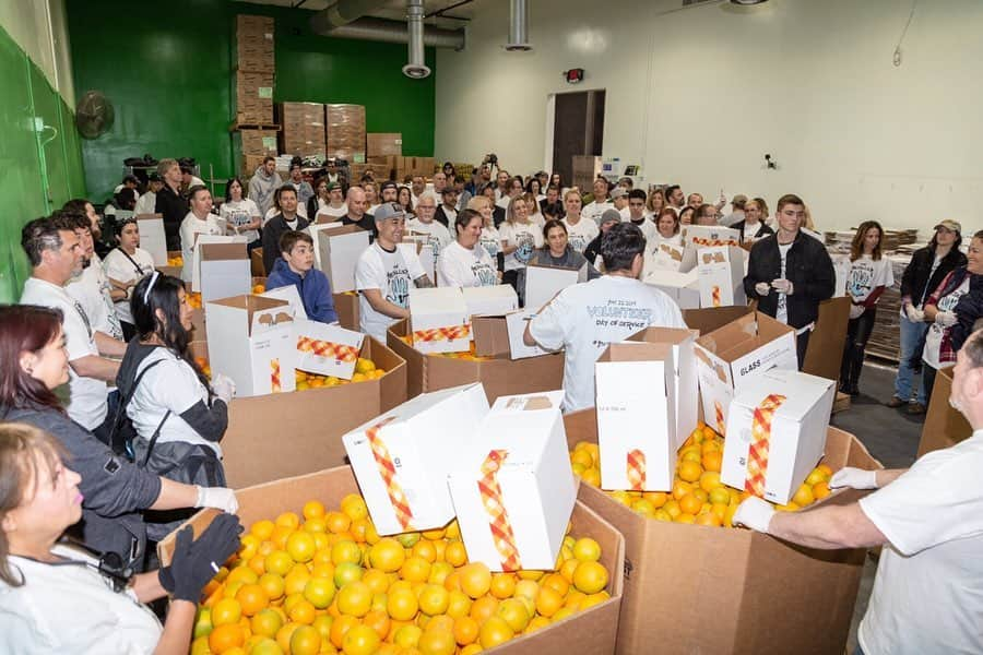 メタリカさんのインスタグラム写真 - (メタリカInstagram)「For his part in the #AWMH Day of Service, @larsulrich stopped by @sfmfoodbank to lend a hand sorting produce and thank all the awesome fans who pitched in with him. #MetallicaGivesBack ・・・ #Repost @larsulrich ・・・ What an incredible day! ・・・ The Metallica family gives back all across America.  Thank you to everybody who came out and gave their time, rolled up their sleeves and got involved in today’s @AllWithinMyHandsFoundation’s Day of Service. I’m so proud of all of you and how we showed the world that we can contribute and make a difference. ・・・ I spent a few hours today at the @SFMFoodBank here in the Bay Area, and like last year felt both welcome and humbled to be a part of the amazing team. Thanx again to Paul and Mark and the rest of the awesome gang at the San Francisco-Marin Food Bank, and once more, a giant “Fuck Yeah” to all the volunteers who came out and “Hey again” to everyone I met and said hello to. ・・・ Never been prouder to be part of the Metallica family! ・・・ #wanna #MetallicaGivesBack #AWMH」5月23日 7時38分 - metallica